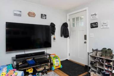 Main picture of 169 Elm St