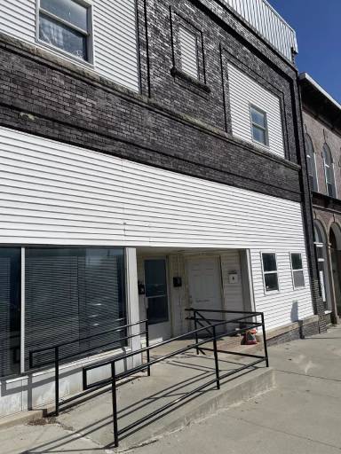 Main picture of 107 E 2nd St