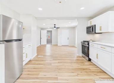 Main picture of 141 Adams St