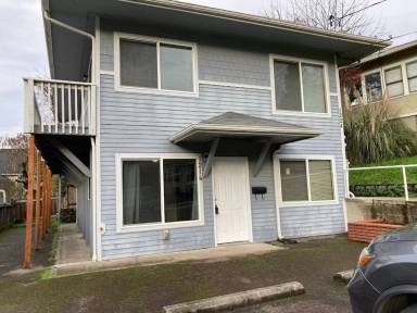 Main picture of 1224 SE Overlook Ave