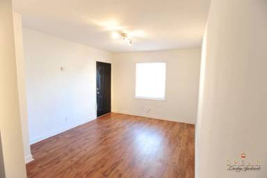 Main picture of 1043 W Bank St