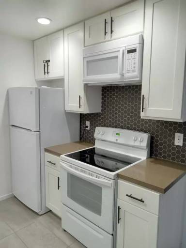 Main picture of MacArthur Village Condominiums