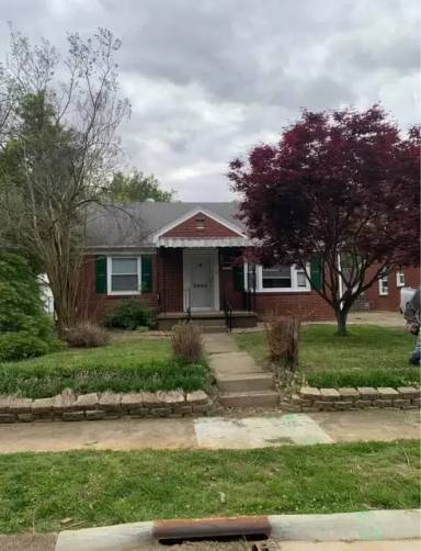Main picture of 2004 Oak Ave