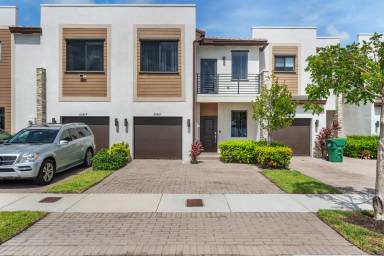 Main picture of 20416 NE 2nd Ct