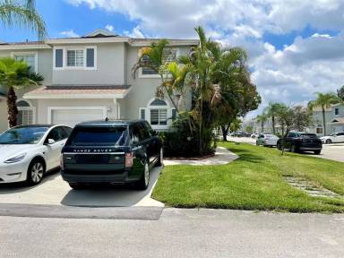 Main picture of 4790 SW 14th St