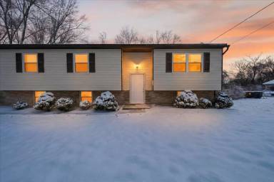 Main picture of 1266 N Main St