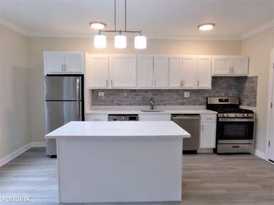 Main picture of 732 W Roscoe St