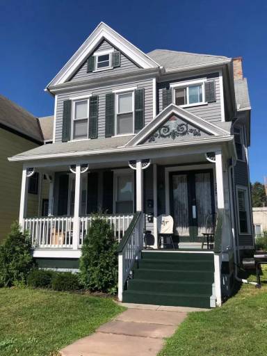Main picture of 385 Meigs St