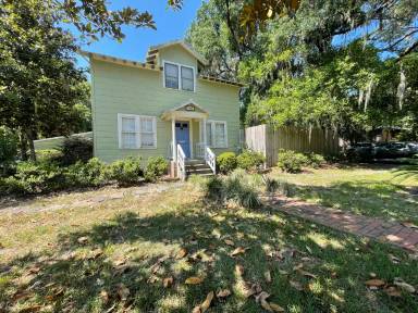 Main picture of 1035 NE 3rd Ave