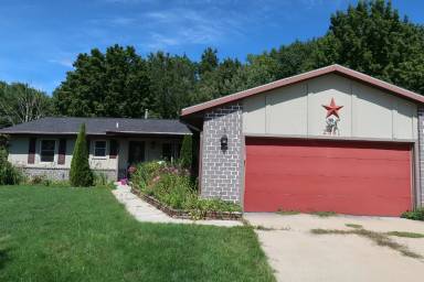 Main picture of 2381 Mapleview St SE