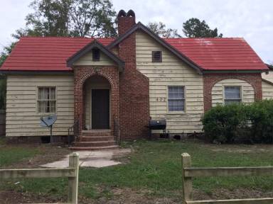 Main picture of 402 E Brookwood Dr