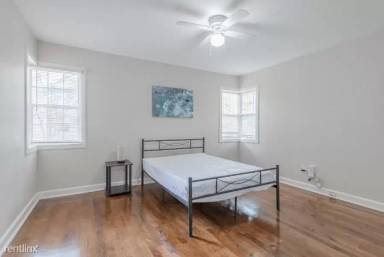 Main picture of 1990 Venetian Dr SW