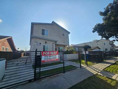 Main picture of 862 W 74th St