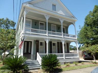 Main picture of 110 S Dearborn St