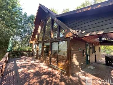 Main picture of 6 John Laurel Dr