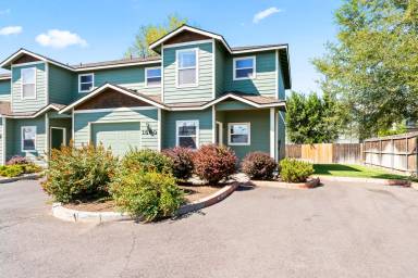 Main picture of 1558 SW Reindeer Ave