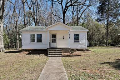Main picture of 901 Sweetbriar St