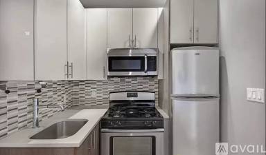 Main picture of 679 Grand St