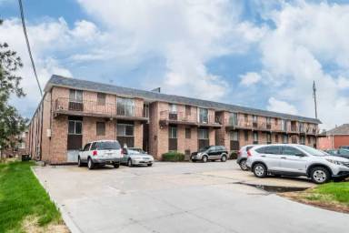 Main picture of 8002 Blondo St