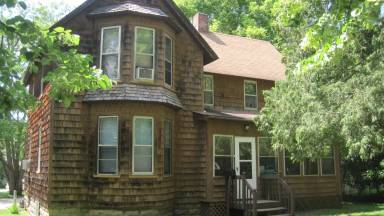 Main picture of 1021 1/2 10th St E