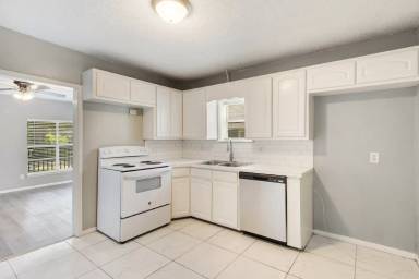 Main picture of 929 Rice St