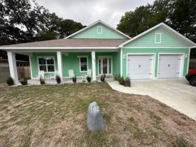 Main picture of 104 2nd Ave SW