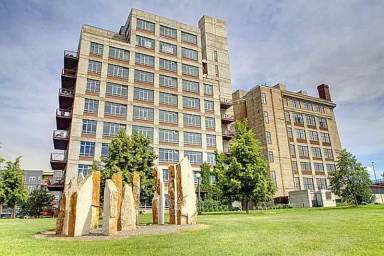 Main picture of 2000 Little Raven St