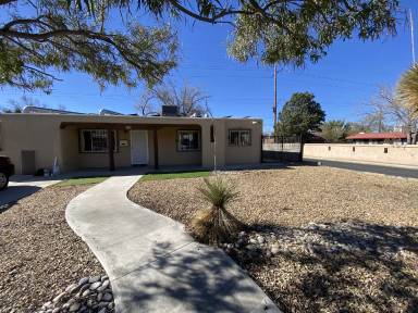 Main picture of 725 Madeira Dr NE