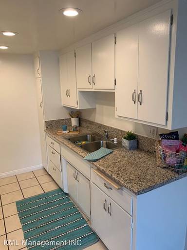 Main picture of 241 S Hudson Ave