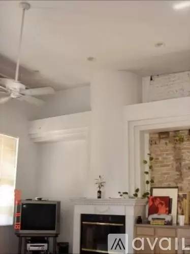 Main picture of 1102 N Ashland Ave