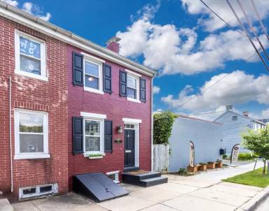 Main picture of 36 E 6th St