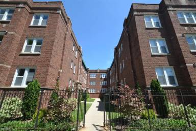 Main picture of 4901 N Whipple St