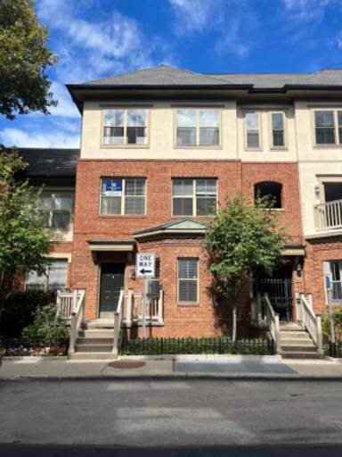 Main picture of 28 W Russell St