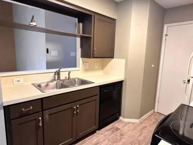 Main picture of 2906 West Ave