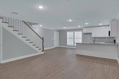 Main picture of 315 Pine St