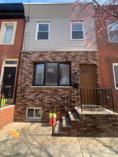 Main picture of 1929 S Sartain St