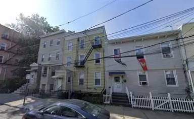 Main picture of 13 Crawford St