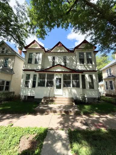 Main picture of 691 Bedford St