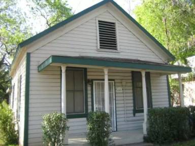Main picture of 402 W 8th St