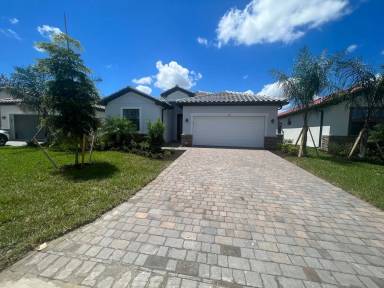 Main picture of 11537 Shady Palm Way