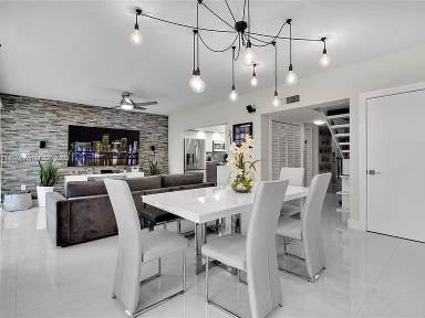 Main picture of 9179 Fontainebleau Blvd