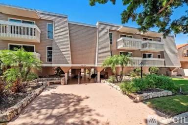 Main picture of 530 E Ave