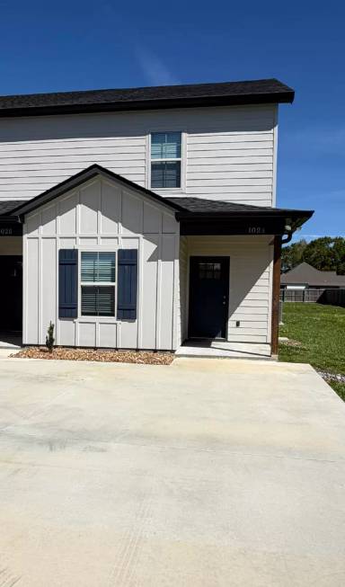 Main picture of 102 Glade Blvd