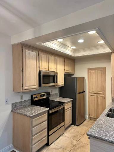 Main picture of River Oaks Apartments