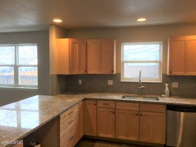 Main picture of 1819 S Lincoln St