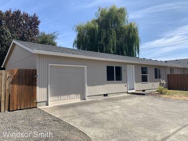 Main picture of 1459 NE Sunrise Ln