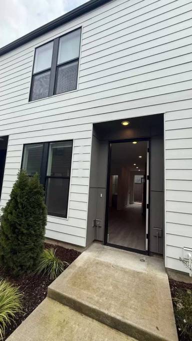 Main picture of 7562-7584 N Emerald Ave