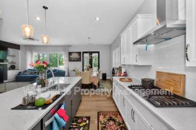 Main picture of 111 N Parkside Dr