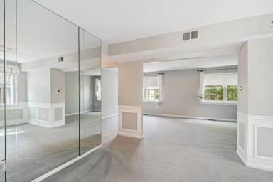 Main picture of 8160 Electric Ave