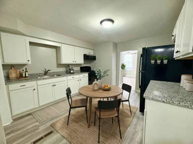 Main picture of 323 Walnut St